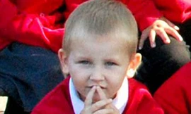 Bé trai 4 tuổi bị bố mẹ bỏ đói đến chết