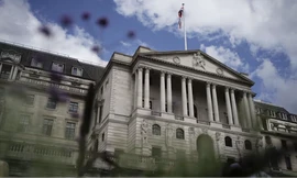 Các ngân hàng lớn ở phương Tây đồng loạt giữ nguyên lãi suất