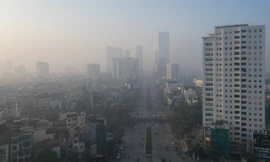 Cận cảnh trời Hà Nội mù mịt, bụi mịn giăng như sương