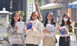 Sinh viên tranh thủ đến chùa Hà cầu duyên, xin qua môn dịp cuối năm 