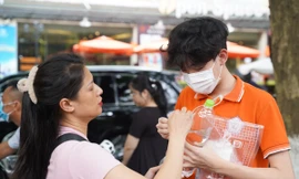 Con thi vào lớp 10 Hà Nội, phụ huynh lo lắng 'mất ăn mất ngủ'