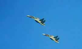 Ngắm tiêm kích Su-30MK2 và trực thăng Mi trong ngày tổng duyệt Triển lãm Quốc phòng quốc tế Việt Nam 2024