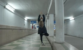 Hà Nội: Sáng tinh mơ, người dân chui xuống hầm đi bộ để đạp xe và tập thể dục tránh rét