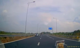 Clip: 44 giây kinh hãi khi ô tô lao ngược chiều trên đường dẫn cao tốc Phan Thiết - Dầu Giây