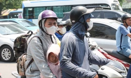 Hà Nội nắng gay gắt ngày đầu dịp lễ 30/4, nhiệt độ cao nhất trên 39 độ