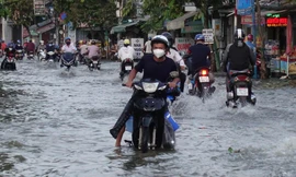 Chiều nay, triều cường ở TPHCM vượt báo động 3, khả năng ngập sâu ở một số tuyến đường