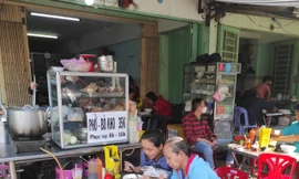 Ly cà phê, tô phở sáng 'đặc biệt' của người Sài Gòn sau 4 tháng ăn uống tại nhà 