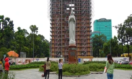 Ngày đầu Nhà thờ Đức Bà Sài Gòn mở cửa trở lại sau 6 tháng giãn cách