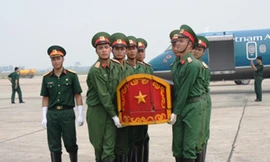 Diễn tập chuyển linh cữu Đại tướng lên máy bay