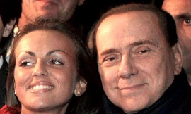 Cựu Thủ tướng Ý Silvio Berlusconi, 76 tuổi, tuyên bố đính hôn với người đẹp 27 tuổi Francesca Pascale