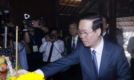 Chủ tịch nước Võ Văn Thưởng dâng hương tưởng niệm cố Chủ tịch Tôn Đức Thắng