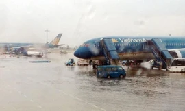 Đóng cửa 10 sân bay, tàu hỏa dừng cấp tốc ứng phó bão Noru sắp đổ bộ