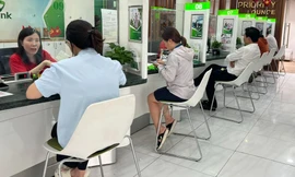 'Nhàn tênh' giao dịch ở ngân hàng ngày cuối trước kỳ nghỉ lễ 30/4