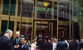 Hé lộ nơi thành viên hoàng gia cũng phải xếp hàng mua đồng hồ