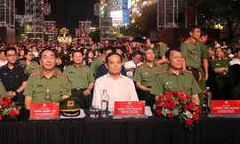 Hàng nghìn người theo dõi gala âm nhạc vinh quang Công an Nhân dân Việt Nam 