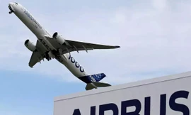 Nhà chế tạo máy bay Airbus nổi tiếng 'cài số lùi' 