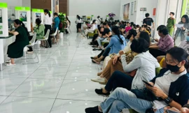 Người TPHCM xếp hàng mua vàng 