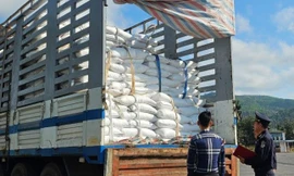 Cửa khẩu quốc tế ở Quảng Trị đón lô hàng đầu tiên trong năm mới