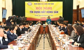 Doanh nghiệp bất động sản nói thẳng: Khát vốn, lãi suất cao, dự án bế tắc