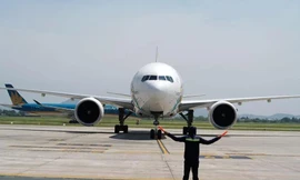 2 máy bay va chạm tại Nội Bài