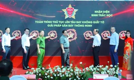 Thủ tướng bấm nút kích hoạt VNeID đi máy bay tại Tân Sơn Nhất