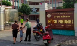 Sau vụ trẻ 5 tuổi tử vong trên xe trường: Cần giám sát chặt việc đưa đón 