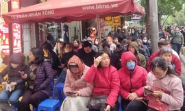 Giá vàng tăng, khách đông nghịt nhưng điều lạ lùng xảy ra