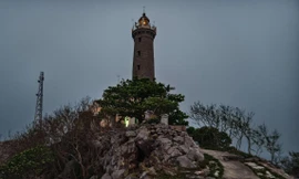 Tận thấy ngọn hải đăng cổ 'mắt ngọc Long Châu' ở Việt Nam