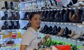 Tiểu thương chợ Đông Kinh mở bạt bán hàng sau 1 tuần phản đối tăng giá thuê quầy