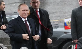 Tổng thống Nga Vladimir Putin và đội cận vệ. Ảnh: Getty Images.