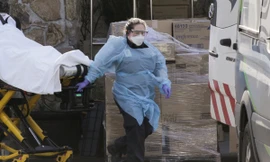 Mỹ đang thiếu khẩu trang, máy thở. Ảnh: Getty.