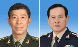 Ông Lý Thượng Phúc (trái) và ông Ngụy Phượng Hòa lúc đương chức. Ảnh: Caixin Global.