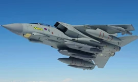 Máy bay Tornado của Không quân Hoàng gia Anh mang theo hai tên lửa hành trình Storm Shadow. Ảnh: Bộ Quốc phòng Anh.