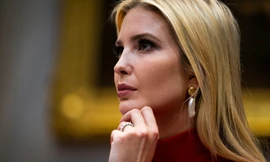 Ivanka Trump là cố vấn cấp cao của Tổng thống Mỹ Donald Trump. Trong ảnh, cô tham gia hội nghị online trong phòng Roosevelt Room tại Nhà Trắng hôm 7/4. Ảnh: Getty.