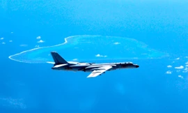 Trung Quốc điều máy bay ném bom H-6K ra tuần tra trên biển Đông. Ảnh: Xinhua.