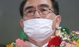 Ông Thae Yong-ho trở thành người đào tẩu Triều Tiên đầu tiên chính thức giành được ghế trong quốc hội Hàn Quốc. Ảnh: Yonhap.