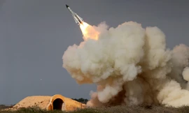 Tên lửa S-200 được bắn đi từ Iran trong một cuộc diễn tập. Ảnh: ISNA.