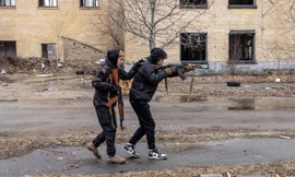 Dân thường tham gia khóa huấn luyện quân sự do Đơn vị Phòng thủ Lãnh thổ Cơ đốc tổ chức ngày 19/2 tại thủ đô Kiev của Ukraine. Ảnh: Getty Images.