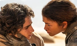 Tài tử Pháp-Mỹ Timothée Chalamet thủ vai Paul Atreides và diễn viên-ca sĩ Mỹ Zendaya hóa thân thành Chani trong “Dune: Part Two”. Ảnh: Warner Bros.
