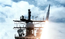 Tuần dương hạm USS Vincennes phóng tên lửa trong đợt tập trận năm 1987. Ảnh: US Navy.