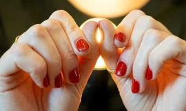 Thử nghiệm “khe hở Schamroth” hoặc “thử nghiệm kim cương” được thiết kế để kiểm tra ngón tay dùi trống (hình chùy), vì đó có thể là dấu hiệu của ung thư phổi. Ảnh: Shutterstock.