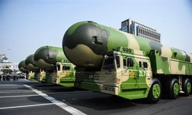 Đội hình tên lửa hạt nhân Đông Phong-41 tham gia lễ duyệt binh kỷ niệm 70 năm quốc khánh Trung Quốc tại Bắc Kinh, ngày 1/10/2019. Ảnh: Xinhua.