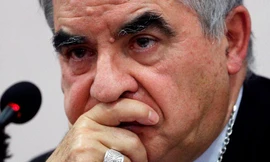 Hồng y Angelo Becciu năm 2020. Ảnh: Reuters.