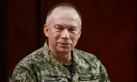 Thượng tướng Oleksandr Syrskyi, Tư lệnh Lực lượng Lục quân Ukraine, trả lời phỏng vấn Reuters trong bối cảnh Nga tấn công vùng Kharkiv, Ukraine ngày 12/1/2024. Ảnh: Reuters.