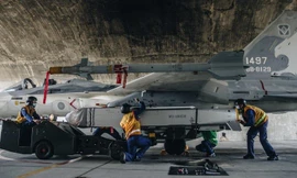 Máy bay chiến đấu nội địa F-CK-1 của không quân Đài Loan (Trung Quốc) được trang bị tên lửa hành trình Vạn Kiếm. Ảnh: Forbes.