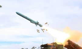 Trung Quốc bắn thử tên lửa chống tàu YJ-62 ở Biển Đông. Ảnh: PLA Daily.