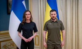 Thủ tướng Phần Lan Sanna Marin và Tổng thống Ukraine Volodymyr Zelensky ngày 26/5/2022. Ảnh: Getty Images.