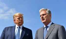 Tổng thống Mỹ Donald Trump và cố vấn an ninh quốc gia Robert O'Brien. Ảnh: Getty Images.