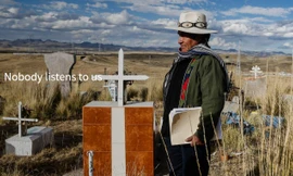 Một góc nghĩa trang ở Espinar. Người dân than: “Không ai chịu nghe chúng tôi”. Ảnh: SWI.