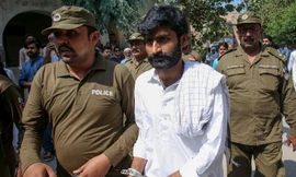 Waseem Baloch thú nhận đã giết em gái của mình trên một đoạn video được phát sóng tại một cuộc họp báo. Ảnh: Getty Images.